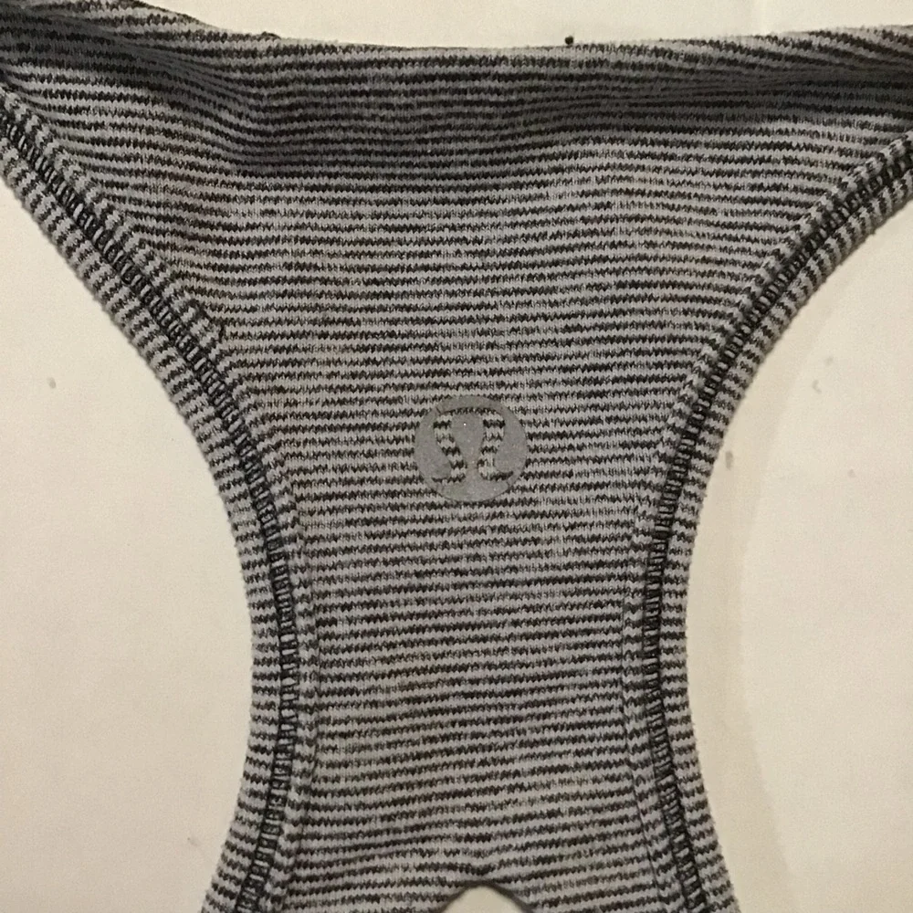 Lululemon Athletica Women’s Tank Top Keyhole Racerback Gray/White Stripe - Picture 8 of 9